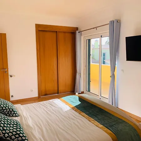Vila Colorful Holiday With Swimming Pool